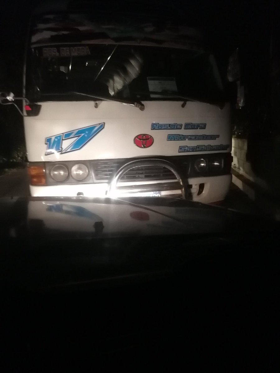 Valiant00370858's tweet photo. en sentido contrario, motor apagado, luces apagadas. https://t.co/Gfn43wJw4V