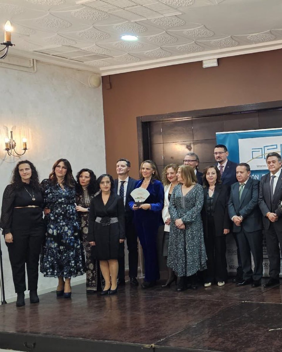 PuertasDayfor's tweet photo. 🏆 Gracias a #AEDA, al alcalde Leopoldo Sierra, autoridades y asistentes por el Premio Mujer Empresarial 2025. Un reconocimiento al esfuerzo y compromiso de todo el equipo de @PuertasDayfor. Lo recibimos con orgullo y gratitud.
Chelo, Gema, Ana e Inma Martín-Serrano. https://t.co/kSOBwqY6mX