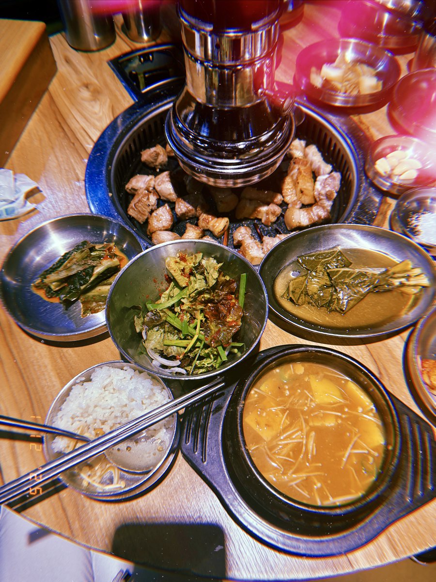 DrewVanilla_'s tweet image. 올해 마지막 달.  마지막 달의 첫날. 바게트로 시작해서 된장찌개로 마무리했다. 매월 1일과 매주 월요일은 schedule set up, 100 tasks, bullet diary 정리 등으로 하루가 더 빨리 간다. 오늘 바게트는 쪼금 작게 4개 만들어 뜨-거운 빵에 버터 무한 리필+에스프레소 for BF. #Dark3 #M1Dec2025