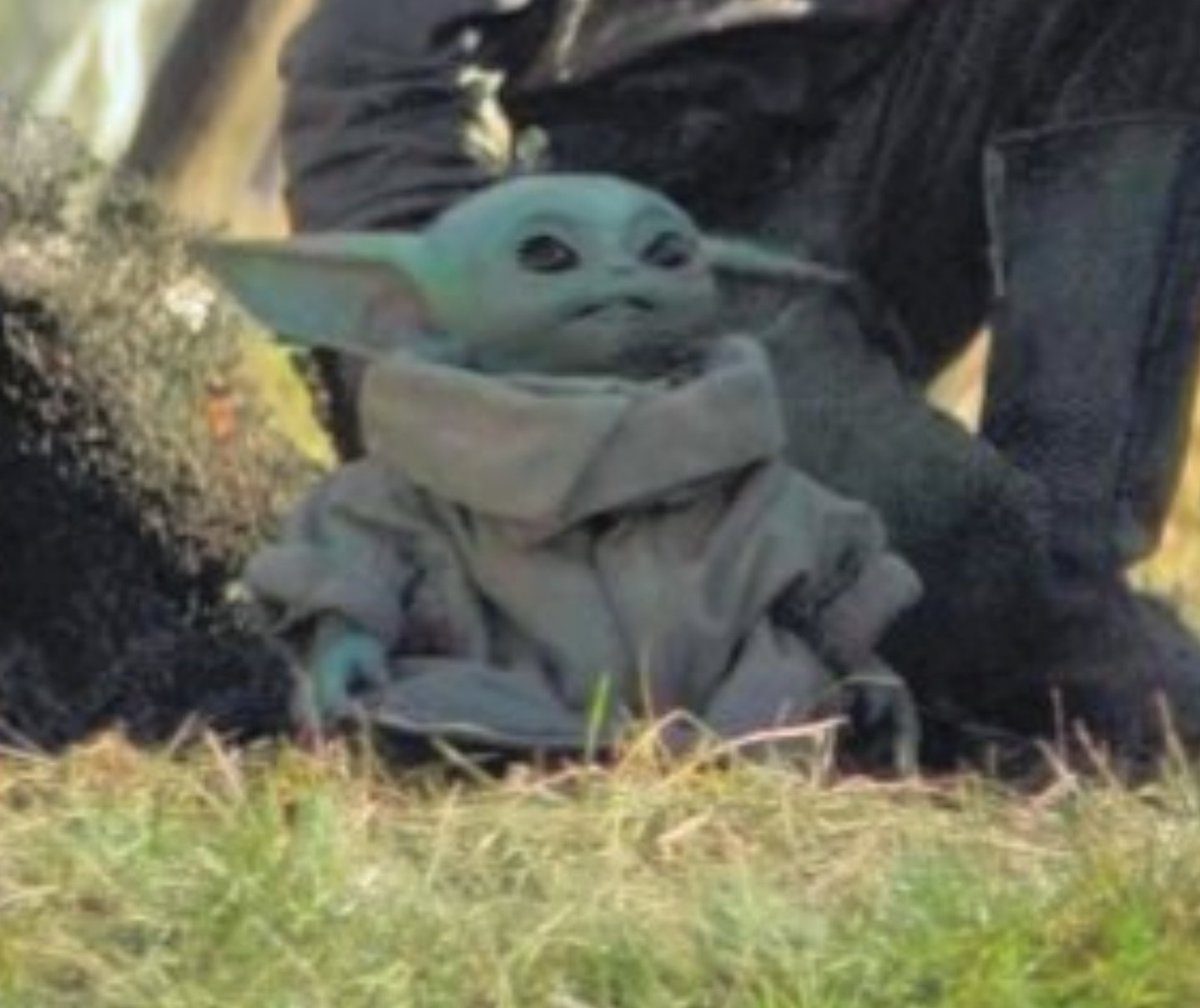 Look at him playing so happy with the other kids. I love these shots. 
So precious  💚💚💚

#Grogu #TheMandalorian