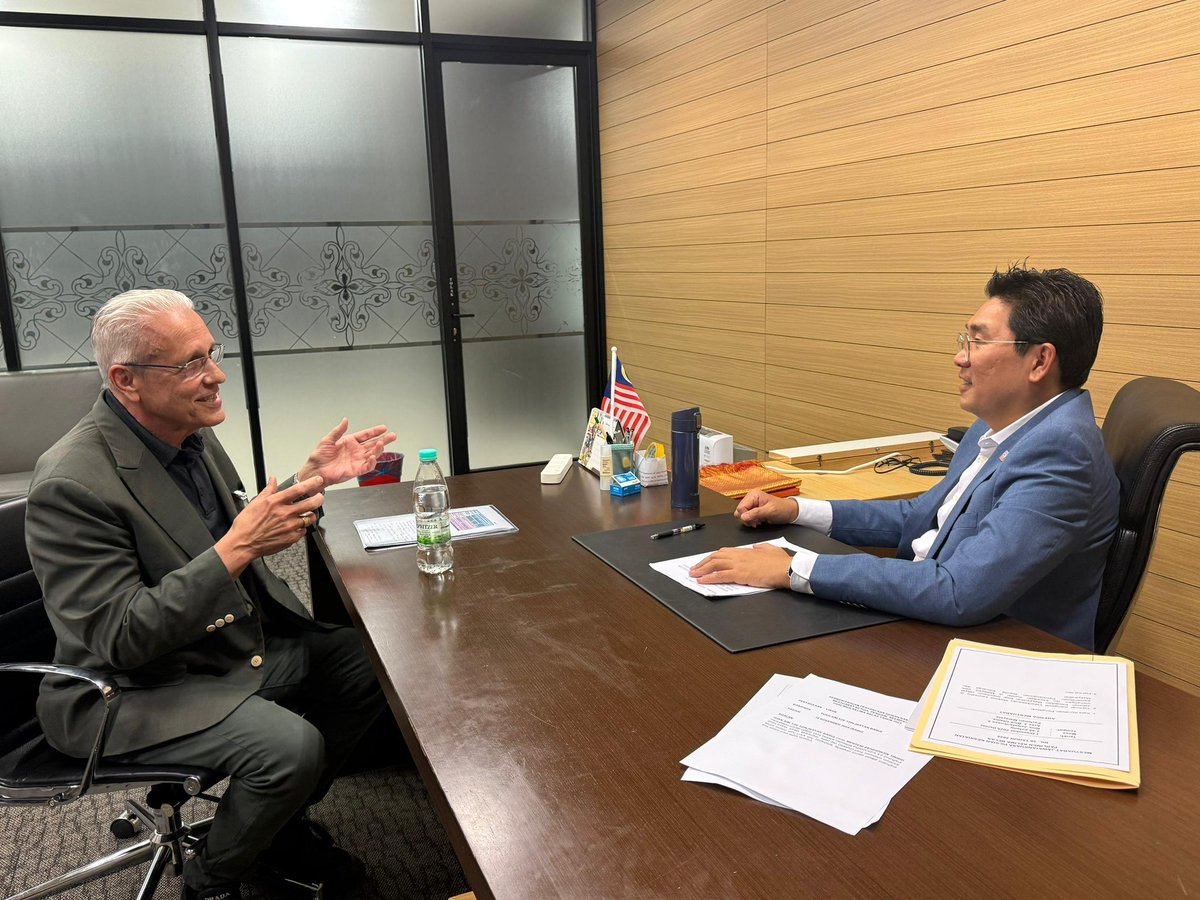 Masalah Inflasi Insurans Kesihatan

I have consistently advocated for affordable healthcare for public and private healthcare financing. I continue to monitor the latest developments related to medical insurance. 

Today I met with Mr Mark O’Dell, the president of Life Insurance