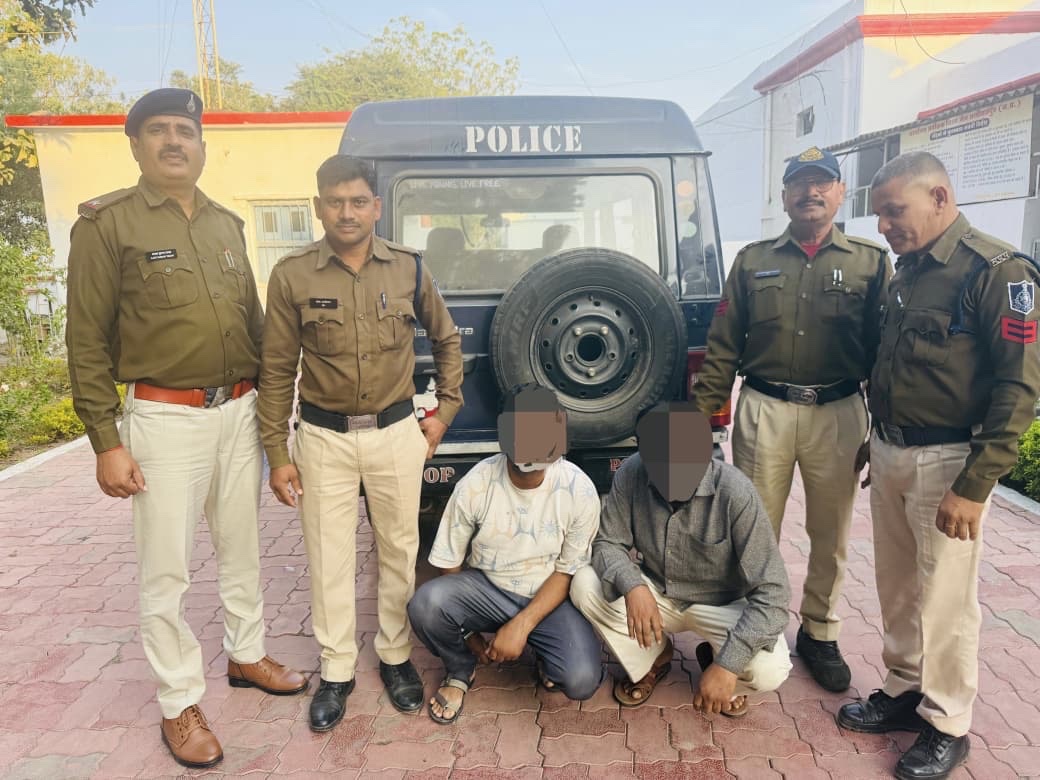 जोबट में नाबालिग आदिवासी किशोरी से दुष्कर्म व धर्म परिवर्तन के दबाव मामले में पुलिस की त्वरित कार्रवाई।
तत्काल दो आरोपी गिरफ्तार, जेल भेजे गए; एक की तलाश जारी। 
धाराः- ¾ पॉक्सो एक्ट,3/5 म.प्र. धार्मिक स्वतंत्रता अधिनियम,3(1)(wi),3(2)(v) एससी/एसटी एक्ट के तहत मामला दर्ज ।