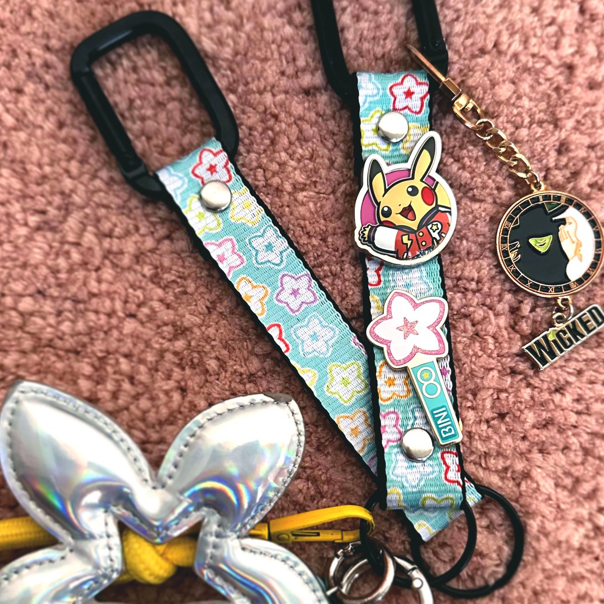 RobinRecato's tweet photo. Bloombilya Enamel Pins are here 💖💖💖

If you want to order please DM me for the link!! 🥰 https://t.co/KNF4SGjvZC