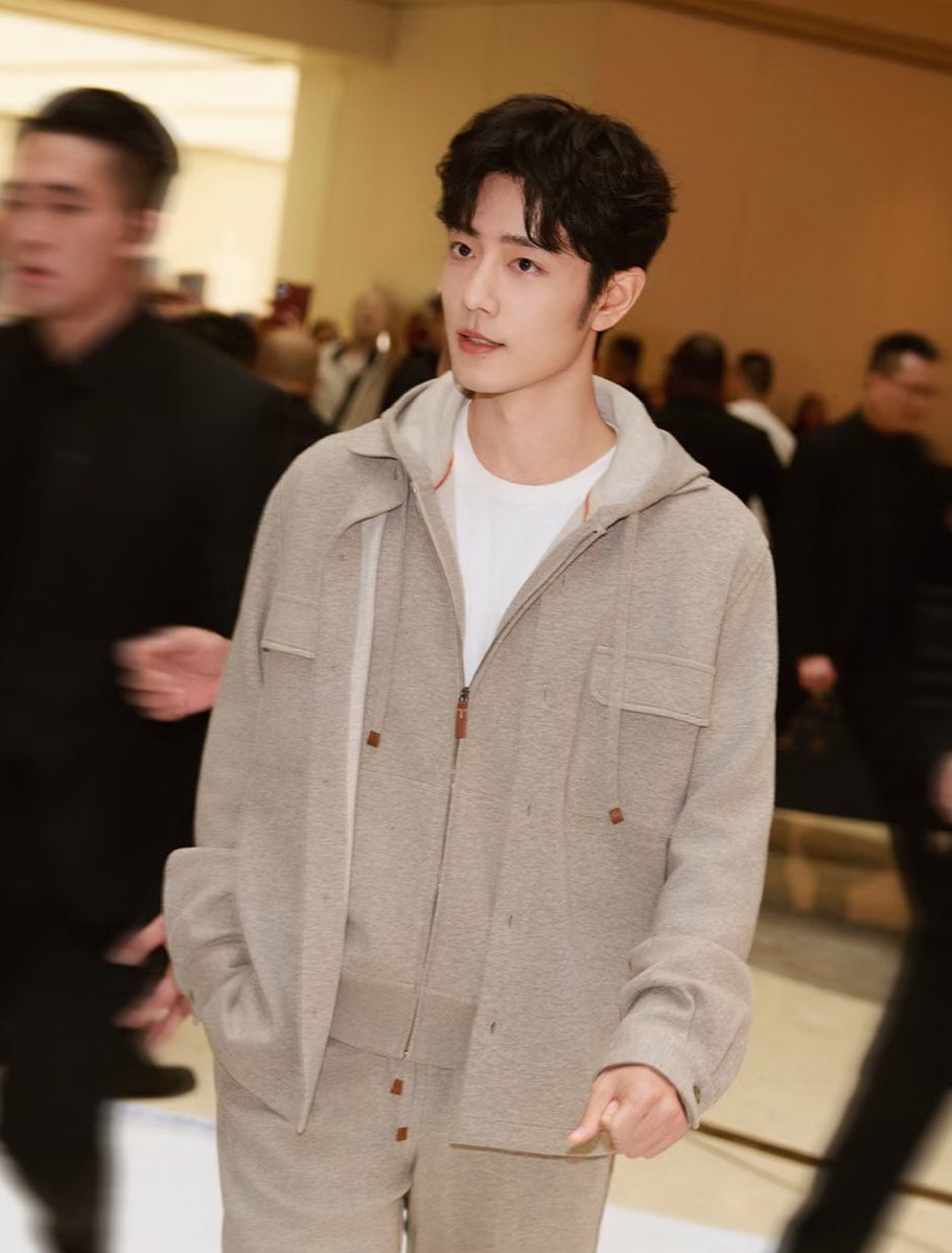 xzhansoul's tweet image. (20251201) TOD&apos;S Official WeChat update:

Xiao Zhan and his ex-costars (in the drama #LegendofZangHai) Zhang Jingyi at TOD&apos;S Macau opening ceremony～

#XiaoZhan
#XiaoZhanxTODS