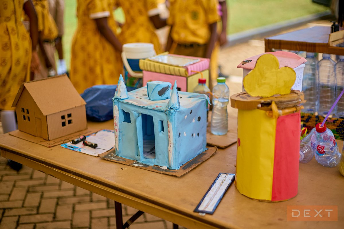 Dext_Tech's tweet image. Students from over 20 schools in Tema recycled plastics to make several scientific models using the Dext Science set, together with other materials. This took place during this year's edition of the IVLF program.
#STEMIsScienceSet #STEMIsFun #IVLfoundation #DextTechnology