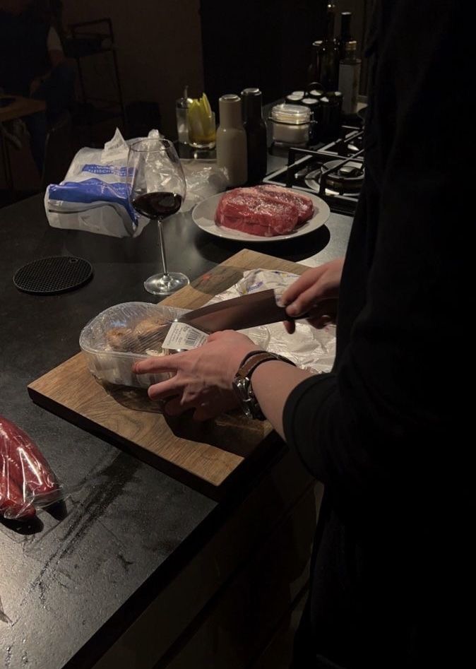 вечер обещает быть не таким уж и плохим.