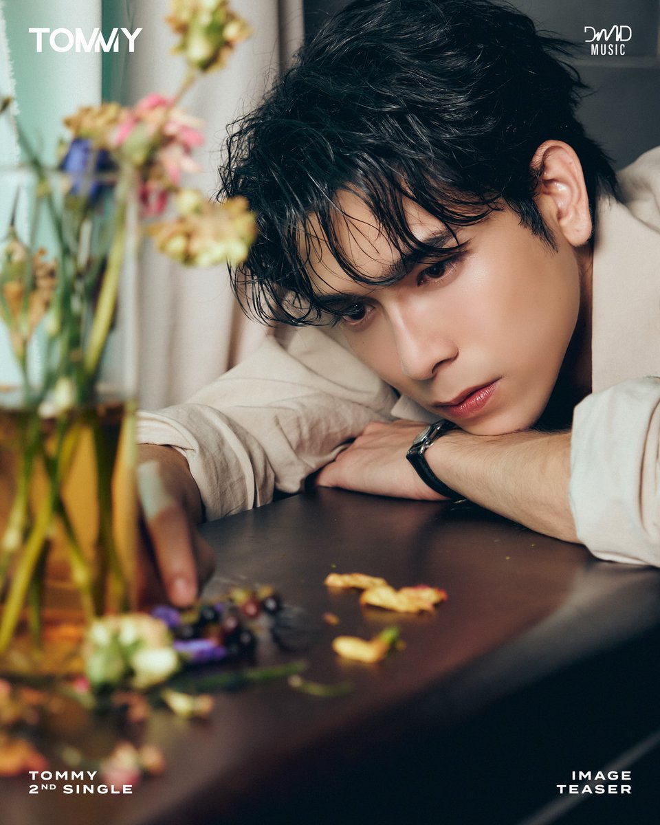 Grn_ROSeAT's tweet image. Sudah 3 poster yang keluar...
Dan semua nya sedih semua kayak nya dek 🫣

Tommy 2nd Single “แดนฝัน (𝒟𝓇𝑒𝒶𝓂𝒾𝓃𝑔)” ☀️🍃

Music Video &amp;amp; Online Streaming
➢ 03.12.2025 | 6 PM (GMT+7)

TOMMY NEW PHOTO 
#Dreaming2ndTeaserImage
#Tommy2ndSingle
#tommysittichok
#DMDMUSIC