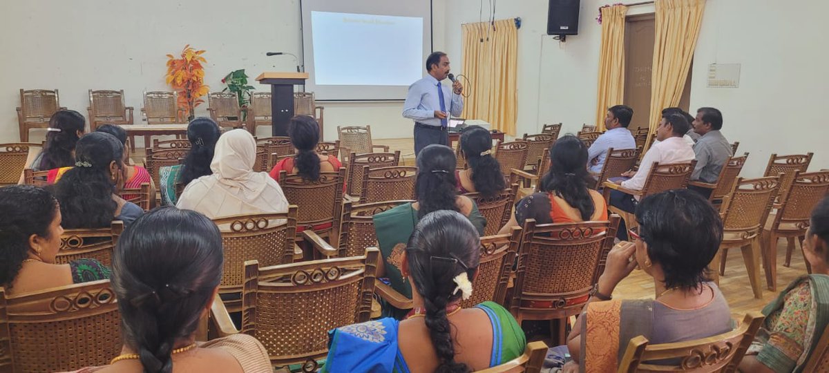 cjamesha's tweet image. Honoured to serve as a Resource Person in the two-day IQAC workshop at St. Jerome’s College on “AI Powered Teaching–Learning.”
AI is not here to replace teachers—it is here to empower us.

#AIinEducation #StJeromesCollege #TeachingInnovation #IQAC