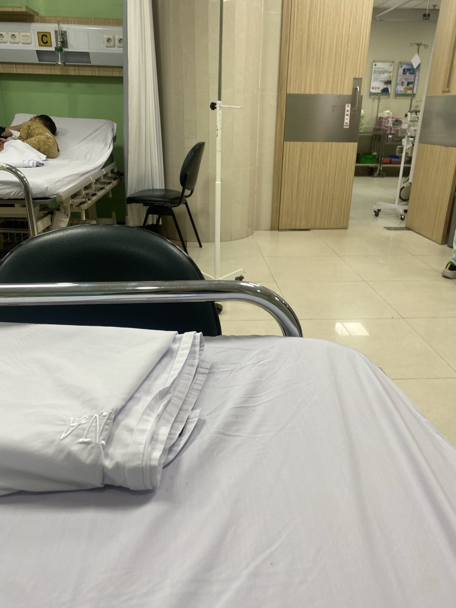 Same thing jam 12 malem pula lah daripada gue mati di rumah 😂