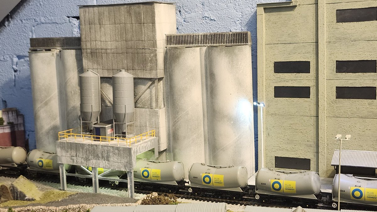 Blue Circle's Morval plant continues to develop, couple of lights added.