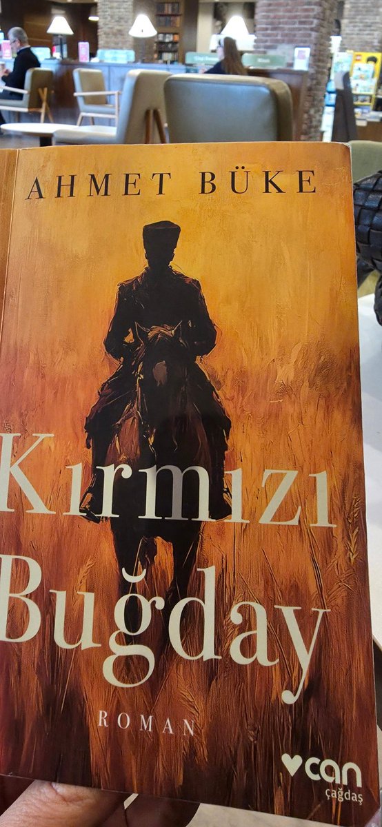 aysegulonder82's tweet photo. Kırmızı Buğday @ahmetbke17 🤩📚💯👍🍀🍀🦚 çok sevdim, her şeyiyle son yıllarda yazılmış en iyi türk romanlarından.. 'deli ibram divanı'ndan sonra üzerine koyarak büyümüş yazar..Türk edebiyatının güzel sürprizlerinden biri #kitap #pazartesi #Çanakkale #millimucadele #Manisa https://t.co/sFlBkK518j