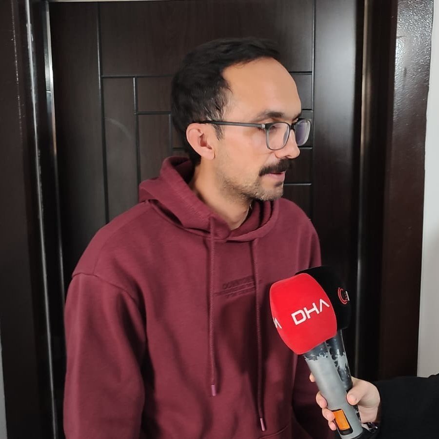 Ankara'da 2 çocuğuna pitbull saldıran baba:

"Köpeğin sahibi psikolojik olarak sıkıntılı. Hakkında 12 tane şikayet var ve hiçbir şey yapılmamış.

Oğlumun parçalanmış yüzüne bakamıyorum. Bunlar dışarıda gezerse evlatlarımın yüzüne nasıl bakacağım?"