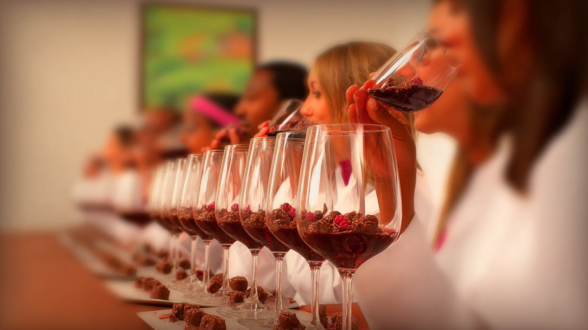 Does wine have to be 'interesting' to be worth drinking? And can it be flavoured with chocolate? linkedin.com/pulse/does-win… via <a href="/LinkedIn/">LinkedIn</a>