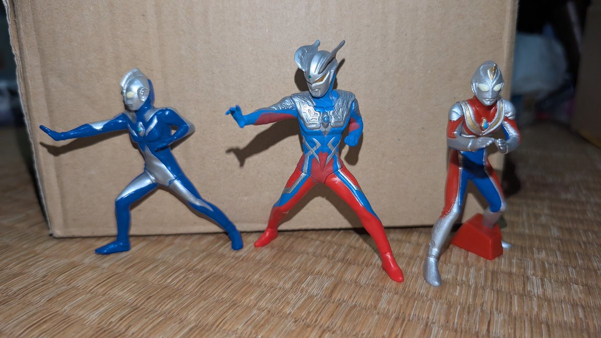 オモ写 ウルトラマンゼロ・ダイナ・コスモス HGでサーガ風に並べました