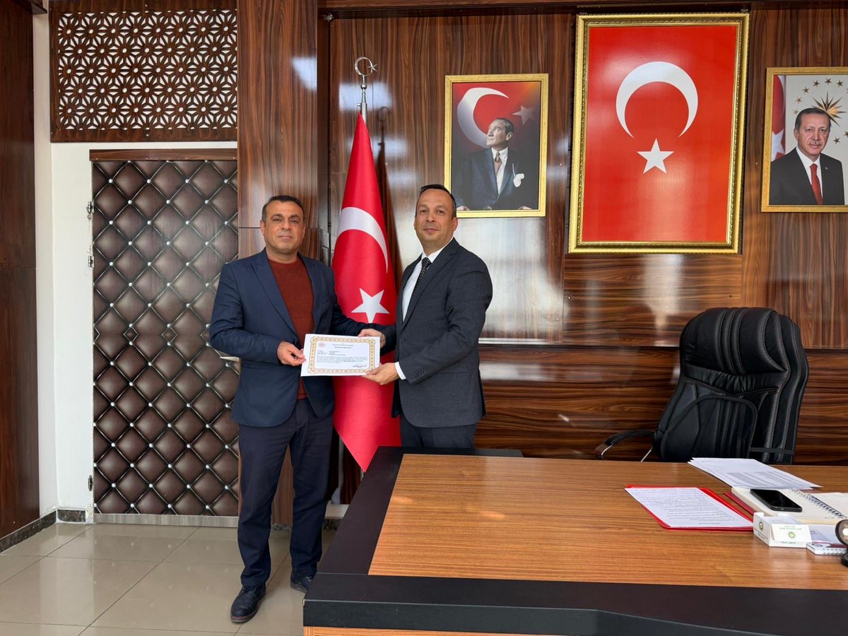 İlçe Milli Eğitim Müdürümüz Sayın Ufuk ÇETE, Kızıltepe İlçe Milli Eğitim Müdürlüğü’ne Şube Müdürü olarak atanan Şube Müdürümüz Ramazan BALİNAN’a başarı belgesi takdim etti.
<a href="/Mardin_Valiligi/">Mardin Valiliği</a> 
<a href="/ali_eyyupkoca/">Ali Eyyupkoca</a> 
<a href="/mazidagkaymakam/">Mazıdağı Kaymakamlığı</a> 
<a href="/UfukCete/">UfukÇete</a>
