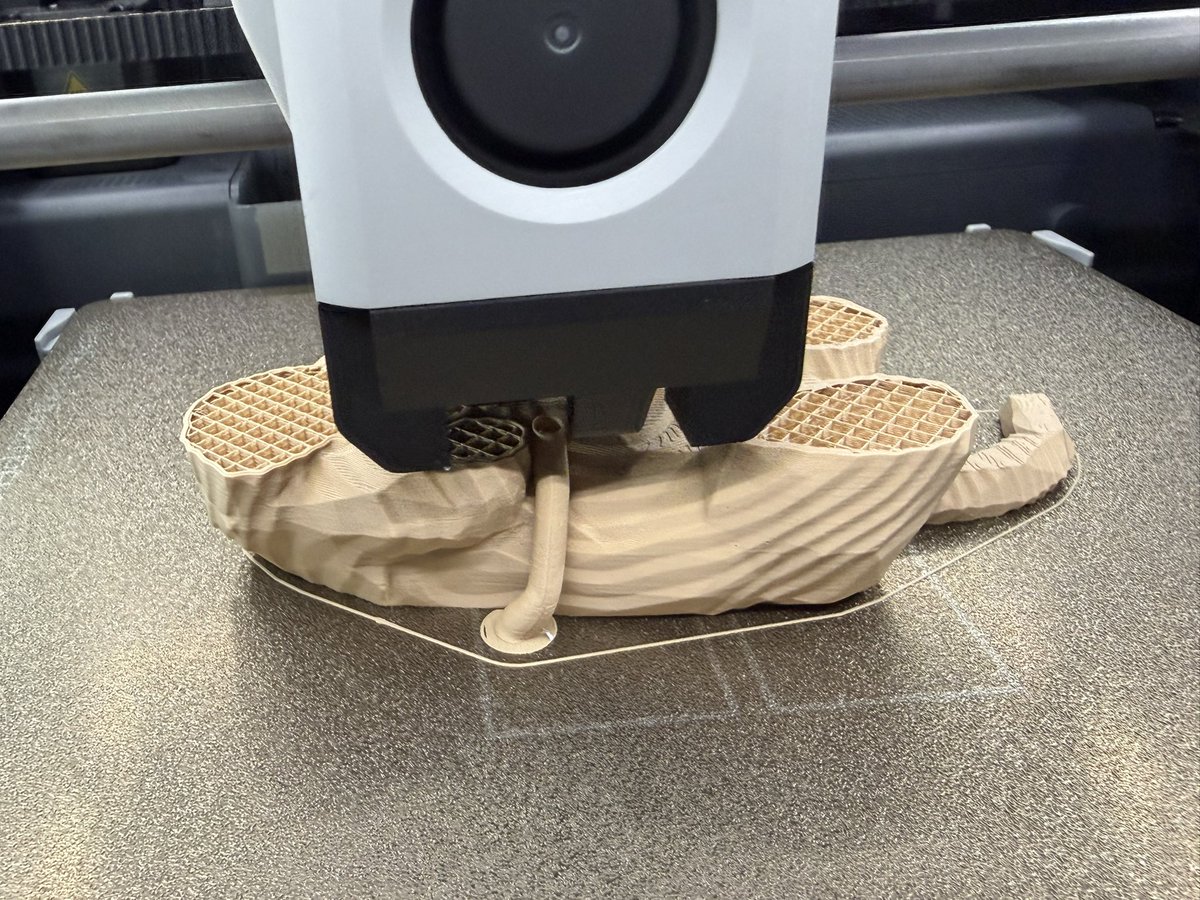 サポート無しの後ろ足オーバーハング部分がどうなるのかドキドキしますね🐈‍⬛
#なまねこ