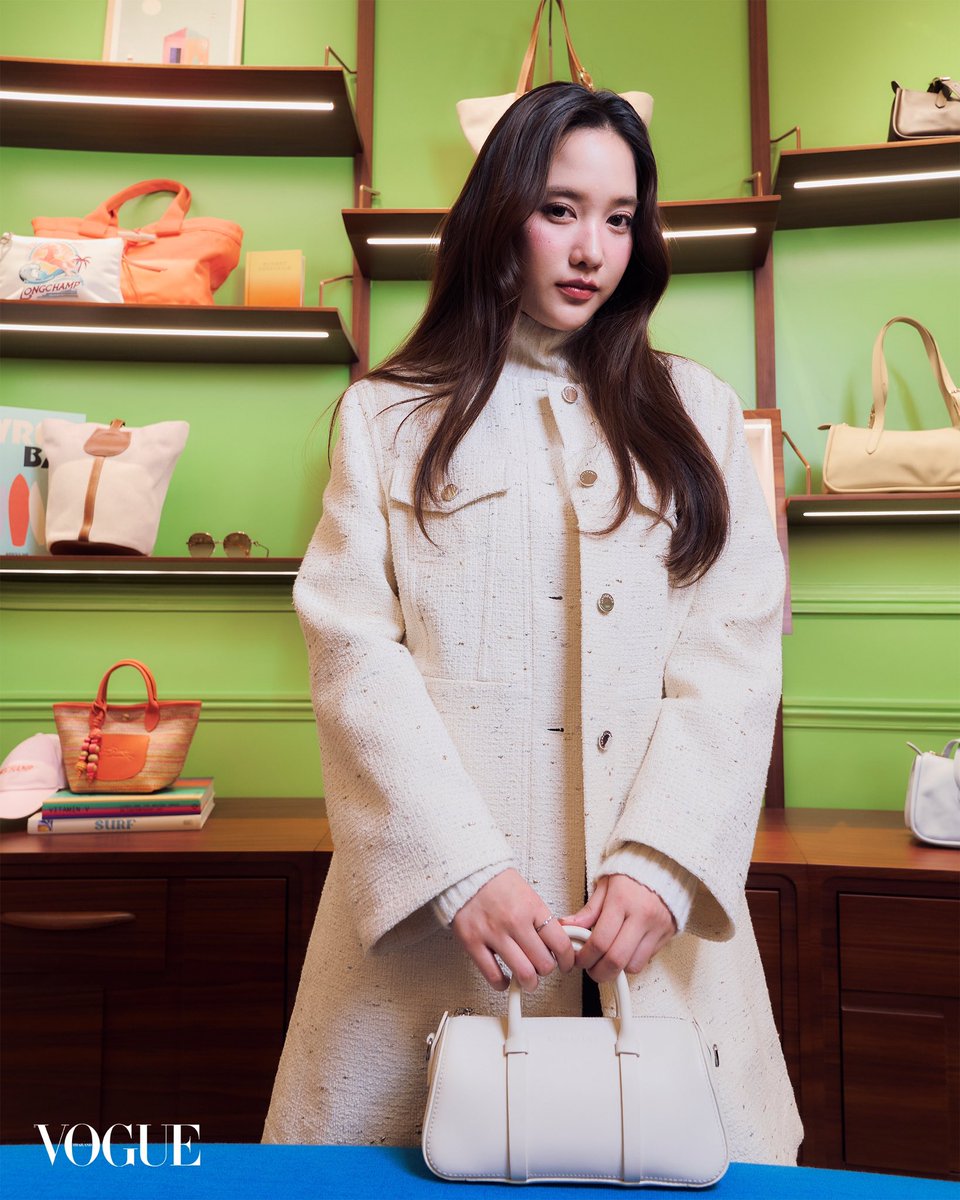 VogueThailand's tweet image. #VogueReports โว้กพาพรีวิวคอลเล็กชั่นฤดูใบไม้ผลิ/ฤดูร้อน 2026 จากแบรนด์ Longchamp @Longchamp ก่อนใคร ณ Central Embassy ถ่ายทอดผ่านตัวตนของเซเลบริตี้สายแฟชั่น 5 คน ทั้ง  ‘ฟรีน–สโรชา’ @srchafreen , ‘ใบปอ–ธิติยา’ @bbaiporuaryy, ‘พราว–อรณิชา’, ‘เบล–เขมิศรา’ และ ‘ซาร่า เล็กจ์’…