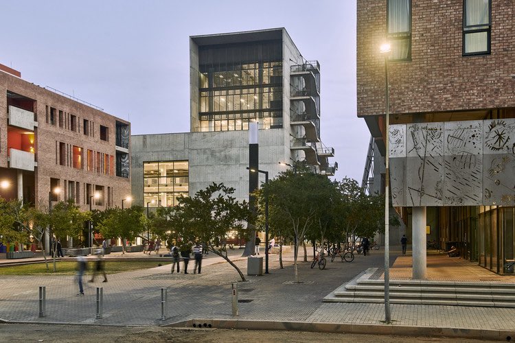 XFactor079's tweet image. Sol Plaatjie University, Kimberly.

Built by President Jacob Zuma 🖤💚