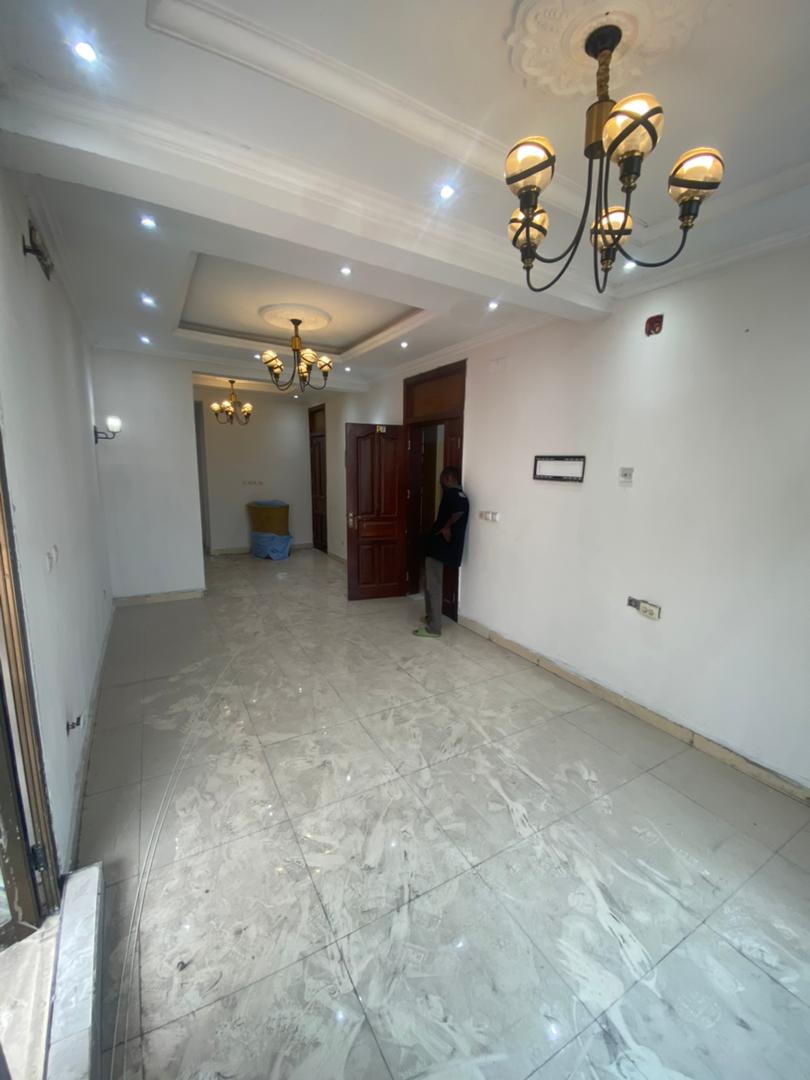 DiurPhil's tweet photo. #Immo #Maison #Parcelle
🌟🌟🌟3 APPARTEMENTS TRÈS PROPRE AU 2ÈME ÉTAGE, dans la Commune de Kinshasa, Sur prince kasa vubu
💥Réf: maison communale de Kinshasa
☎️+243 993961656
💥COMPOSITION:
👉2 Chambres
👉Salon vaste
👉Cuisine semi-équipée
👉Douche🚿toilette🚽 
👉2 Balcon
👉Climatiseurs
🌟LOYER: 600$
💥GARANTIE: 3+1
🔥2ÈME CATÉGORIE:
👉3 Chambres
👉Salon vaste
👉Cuisine équipée
👉2 salles de bain
🌟LOYER: 750$
💥GARANTIE: 3+1
💡Départ unique, sécurité permanente 🚘Parking disponible