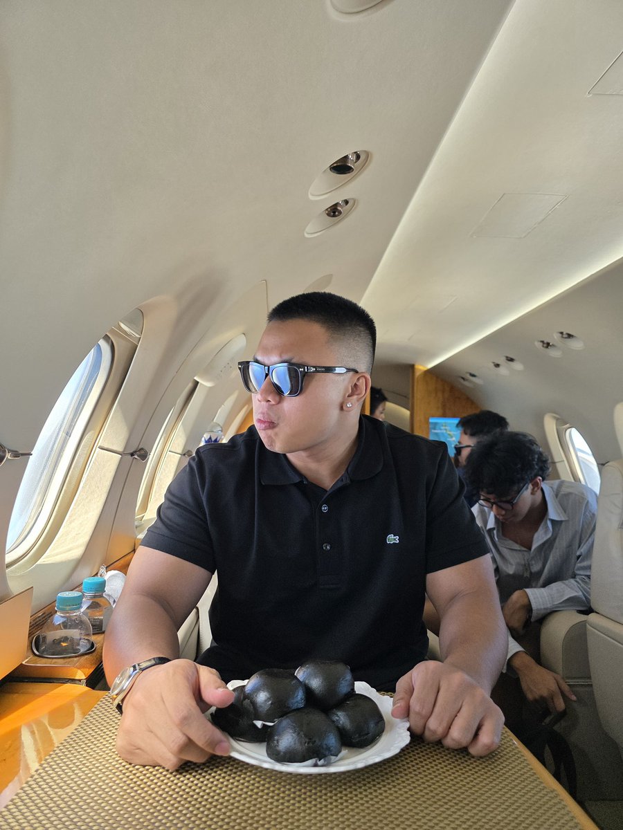 mownohoes's tweet image. keep typing