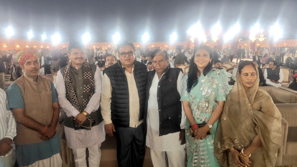 MamthaBisshnoi_'s tweet image. गत दिवस पाली में आहोर विधायक श्री छगनसिंह राजपुरोहित एवं नोखा के पूर्व विधायक श्री बिहारीलाल बिश्नोई जी से मुलाकात की।

@ChhaganSinghMLA @biharibishnoi

#Pali