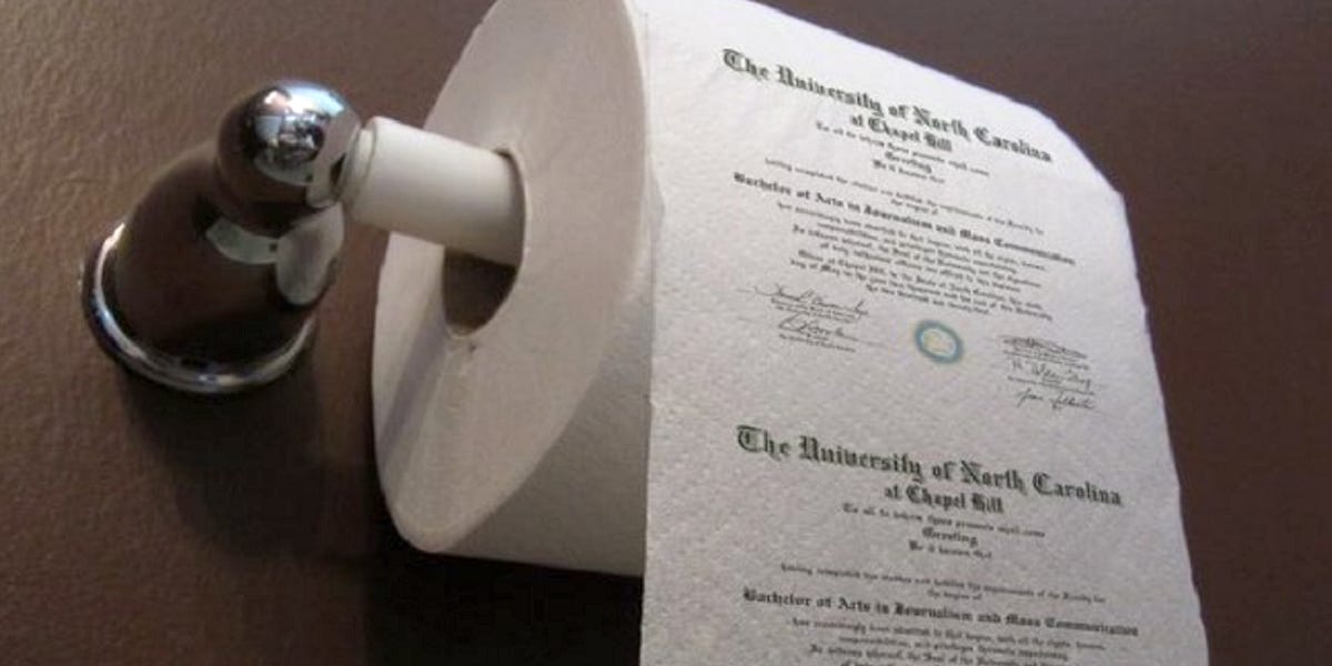 MarioNawfal's tweet image. THE AI JOB MASSACRE NOBODY&apos;S TALKING ABOUT: YOUR COLLEGE DEGREE JUST BECAME TOILET PAPER

Let&apos;s cut through the BS: AI has eliminated 77,999 jobs in 2025 across 342 tech companies. 

37% of companies using AI say the technology replaced workers in 2023 because &quot;they were no…