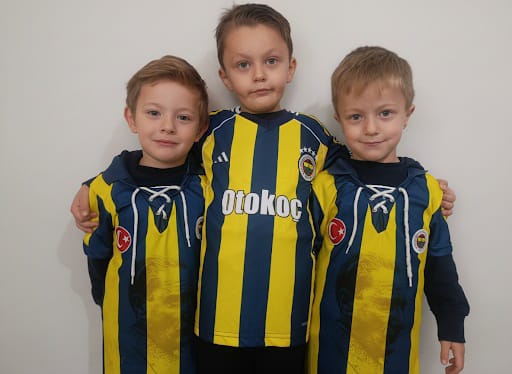 Yasinovicfb4's tweet photo. Biz hazırız 👍Arda💙ömer💛kadir çocuklar takım tutmaz babadan miras kalır https://t.co/qeERcNw4pG