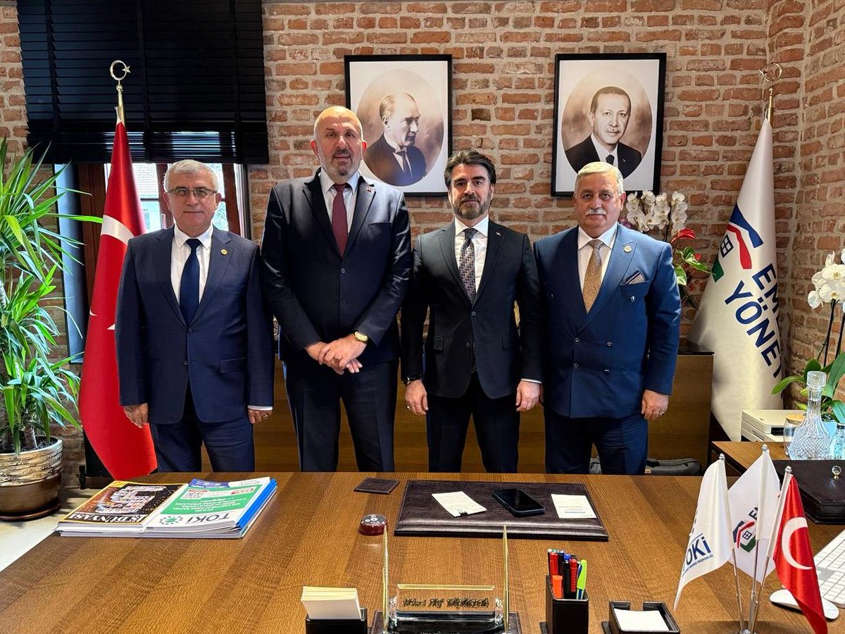 EmlakYonetim's tweet photo. Türkiye Muhtarlar Konfederasyonu Genel Başkanı Kadir Delibalta, Kocaeli Muhtarlar Derneği Başkanı ve Konfederasyon Genel Başkan Yardımcısı İlhan Altıntaş, Yalova Muhtarlar Derneği Başkanı ve Konfederasyon Genel Başkan Yardımcısı Mustafa Kandemir; Genel Müdürümüz Mehmet Akif Küçükdağ’ı ziyaret ederek kamu hizmetleri alanında yapılabilecek iş birlikleri konusunda istişarelerde bulundu.

Nazik ziyaretleri için kendilerine teşekkür ediyoruz.