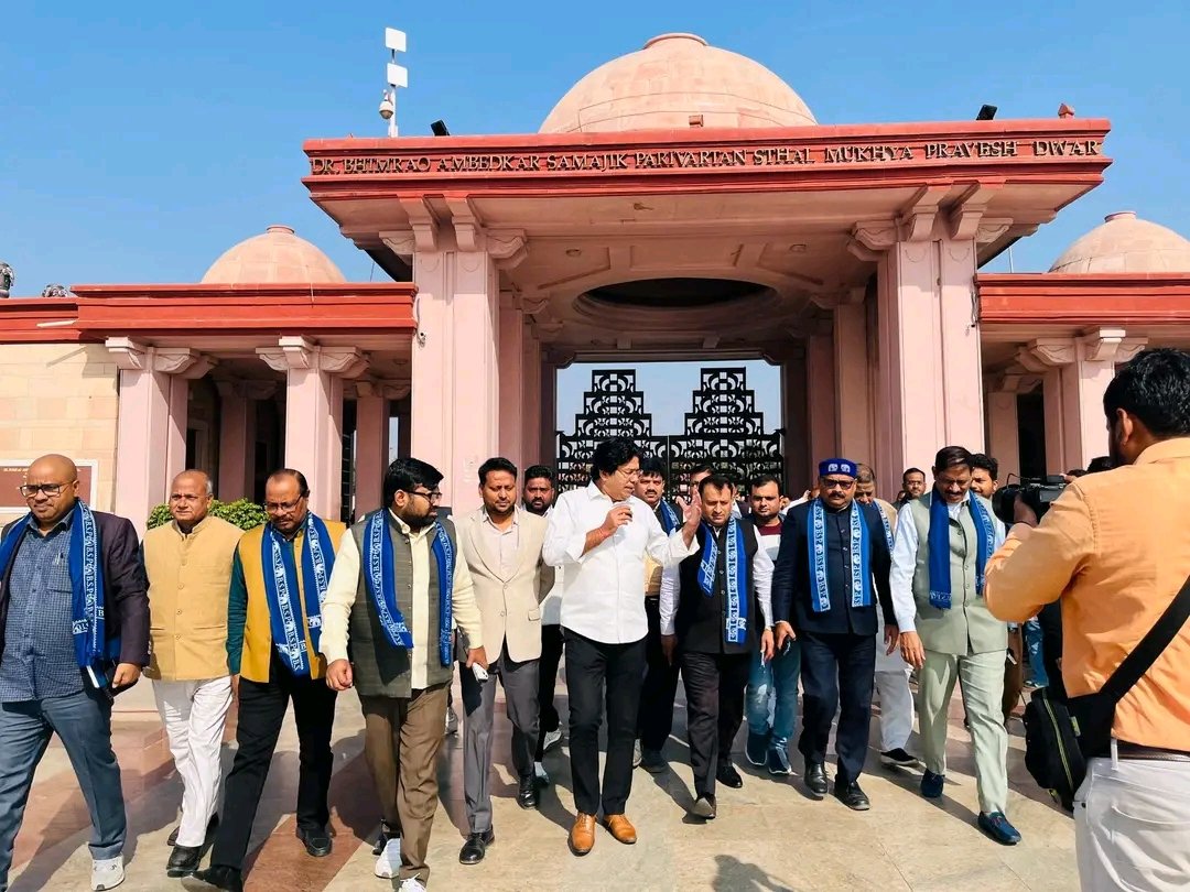 Shailendralk's tweet photo. 6 दिसंबर बाबा साहब जी की परिनिर्माण दिवस पर लखनऊ में होने वाले श्रद्धांजलि पुष्प अर्पित कार्यक्रम को लेकर आज निरीक्षण करने गए पहुंचे प्रदेश अध्यक्ष श्री Vishwanath Pal और श्री Munqad Ali जी और श्री Suraj Singh जी, शैलेन्द्र गौतम जिलाध्यक्ष लखनऊ https://t.co/9fS4L5T5qr