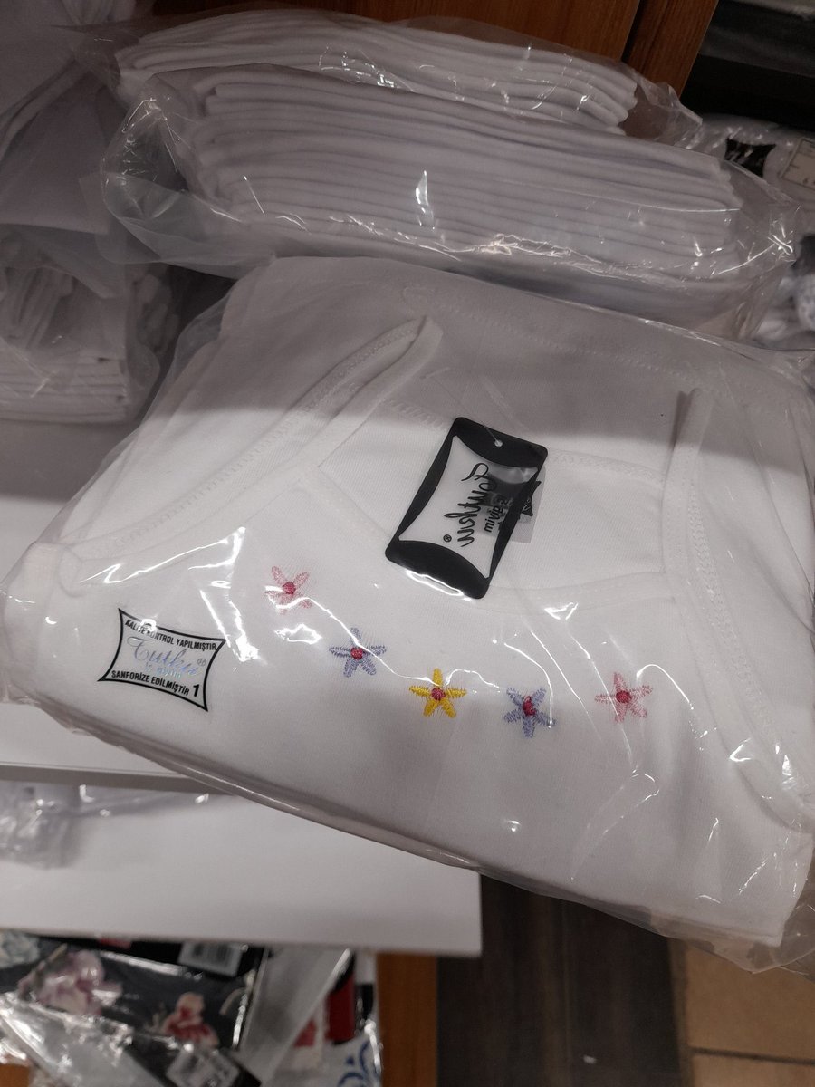 Anne beni yıkadıktan sonra bu atleti giydirip saçlarımı kurutup yatırabilir misin
Buna ihtiyacım var