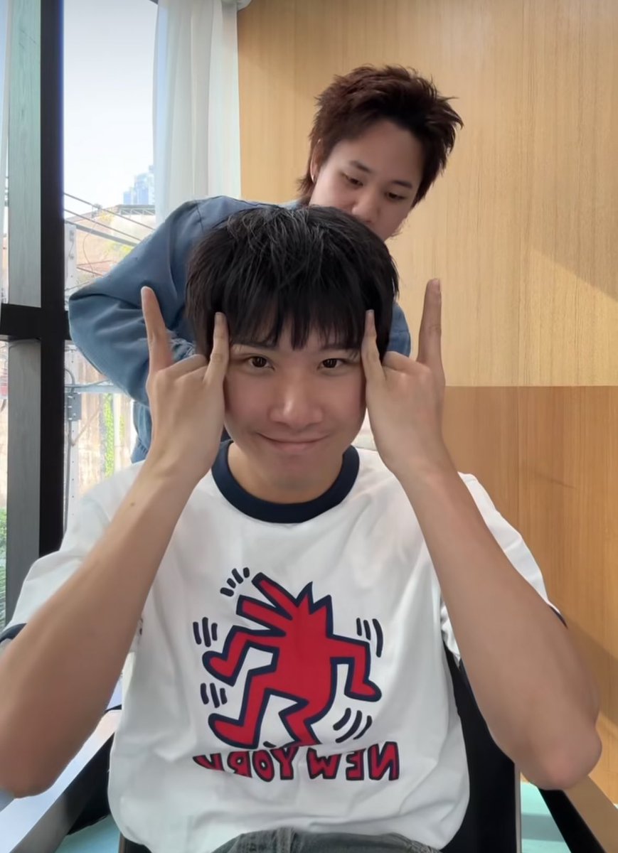 Book: "bring back short haired nong khao right now, mom won't accept this, kiddo"
he really did it 555555 cutiee, so pretty, and suddenly not more than 20 years old ((he's just a baby)) 🤏🐈💖✨ #khaotungg