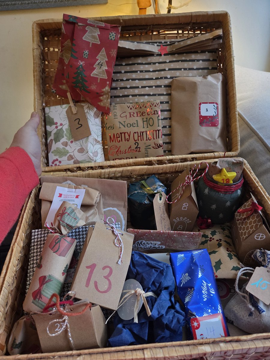 Samen met 25 moeders/collega's van school make ik deze adventskalender. Elke dag een handgemaakt pakje 🪡🪚🖍🎄

#Foto_Adventskalender #Dag1
#AftellenTotKerst