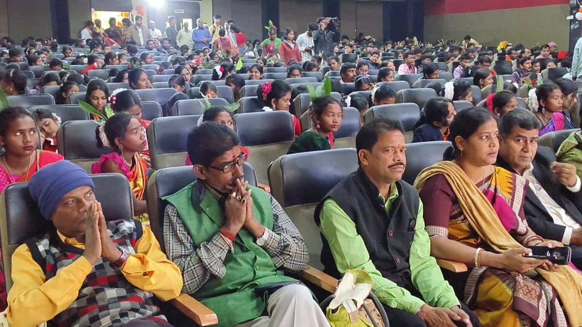 DM_Mayurbhanj's tweet photo. ବାରିପଦା ସହିଦ ଭବନ ଠାରେ  ଆୟୋଜିତ ଜିଲ୍ଲା ସ୍ତରୀୟ ଯୁବ ଉତ୍ସବର ଉଦଘାଟନୀରେ ମୁଖ୍ୟ ଅତିଥି ଭାବେ ଜିଲ୍ଲାପରିଷଦ ଅଧ୍ୟକ୍ଷା ଓ ସମ୍ମାନିତ ଅତିଥି ଭାବେ ନଗରପାଳ, ପୂର୍ବତନ ବିଧାୟକ,ଉପଜିଲ୍ଲାପାଳ ଓ ଅନ୍ୟାନ୍ୟ ଅଧିକାରୀଙ୍କ ଯୋଗଦାନ।ଜିଲ୍ଲାର  ବ୍ଲକ ଓ ସହରାଞ୍ଚଳର ଯୁବ ଛାତ୍ରଛାତ୍ରୀ ତଥା ପ୍ରତିଭାଙ୍କ ମଧ୍ୟରେ ବିବିଧ ପ୍ରତିଯୋଗିତା ଅନୁଷ୍ଠିତ। https://t.co/yad16DELks