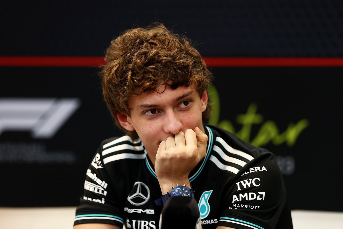 LambeResing's tweet image. Menurut laporan Erik Van Haren, Andrea Kimi Antonelli memilih menghitamkan ava atau profpic di akun social media miliknya akibat terkena online abuse.

Bahkan ia juga terkena ancaman p3mbvnvh*n setelah #QatarGP.

Saat ini pihak Mercedes juga telah melaporkan hal tersebut ke FIA.