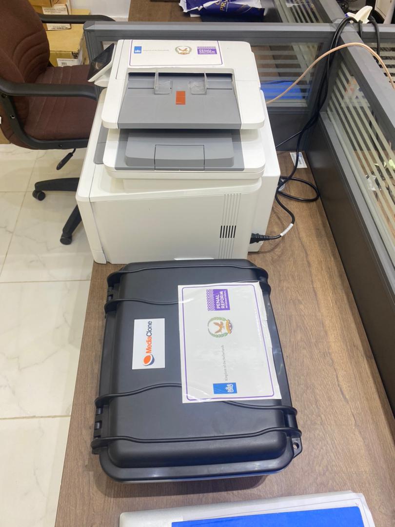 في اليمن، تواجه النساء والفتيات مخاطر متزايدة عبر الإنترنت. بدعم 🇳🇱، ساعدت المنظمة الدولية للإصلاح الجنائي في تأسيس الإدارة الوطنية للأمن السيبراني، وتدريب ١٨٠ ضابطة، وتعزيز إجراءات الإبلاغ الآمن #DigitalSafety #EndGBV #16DaysOfActivism2025