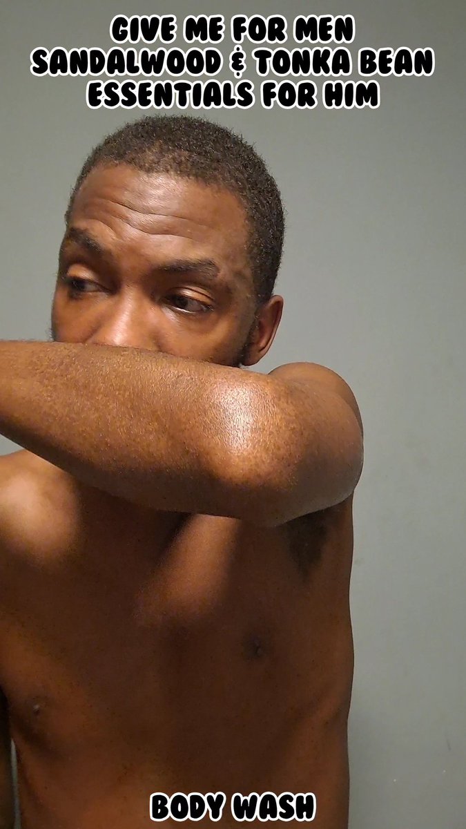 CHASEJLONDON's tweet image. The body wash in this set has a rich lather that washes away grime from a busy day without stripping my skinb My skin felt clean and refreshed instantly, like I’d stepped out of a spa session
 youtube.com/shorts/LTVBt9S…

#GiveMeForMen #GroomingSet #MensGrooming #SandalwoodScents