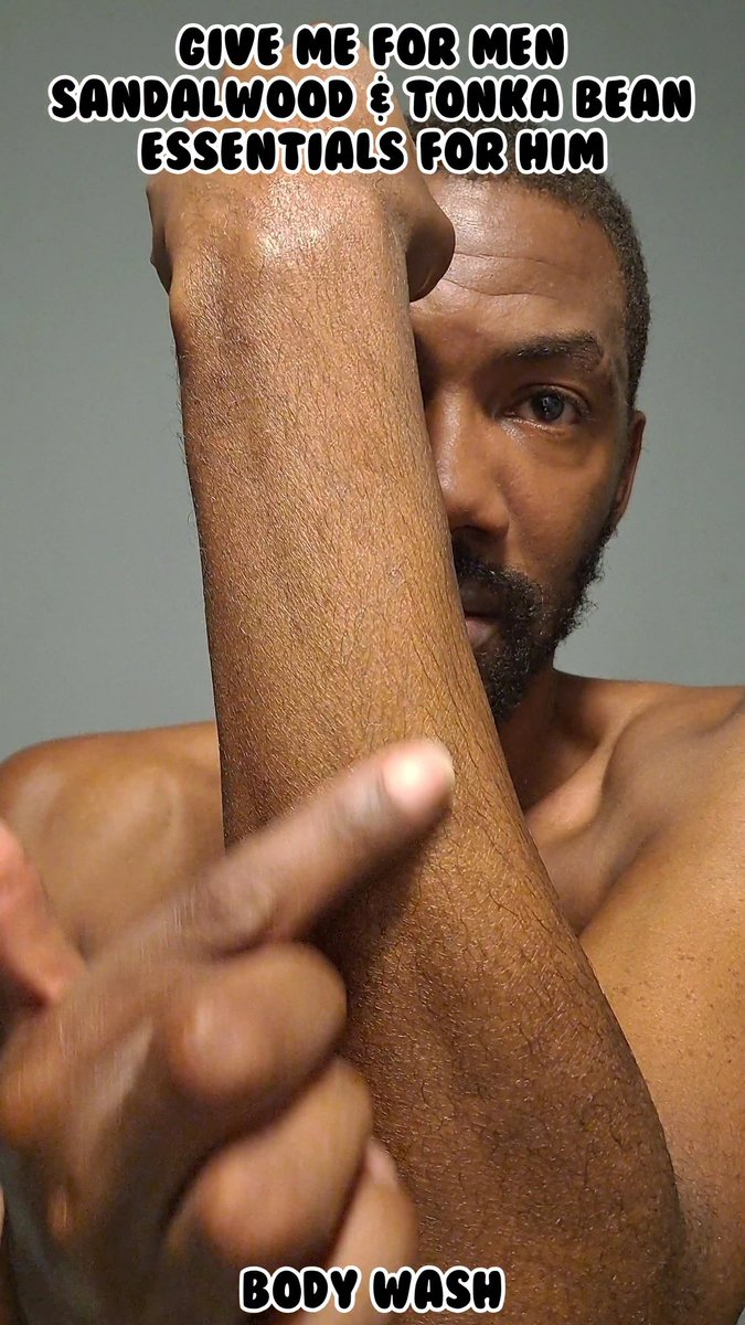 CHASEJLONDON's tweet image. The body wash in this set has a rich lather that washes away grime from a busy day without stripping my skinb My skin felt clean and refreshed instantly, like I’d stepped out of a spa session
 youtube.com/shorts/LTVBt9S…

#GiveMeForMen #GroomingSet #MensGrooming #SandalwoodScents