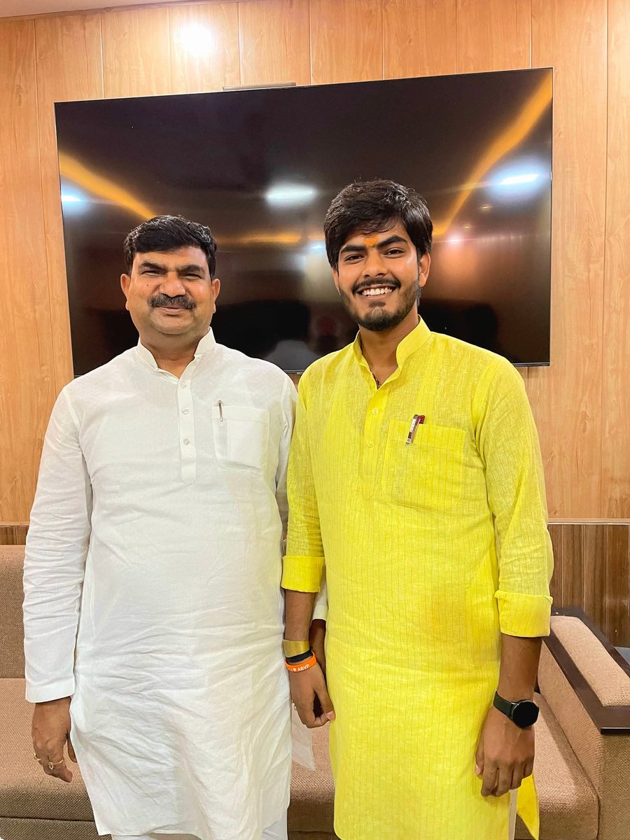 rishabhkatyayan's tweet photo. जन्म दिन की हार्दिक बधाई भाईसाहब...🌸💐
महादेव सदैव आप पर कृपा बनाये रखे आप सदैव स्वस्थ रहे...।
@idharampalsingh 🙏 https://t.co/pnMQte4Xvx