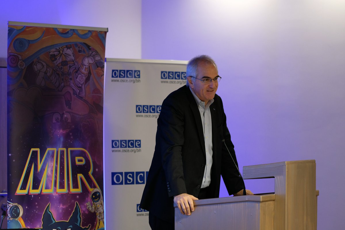 PCRCBiH's tweet photo. Konferenciju je otvorio Ambasador Rick Holtzapple, šef Misije @OSCEBiH: “Vaši glasovi, kreativnost i hrabrost daju nadu koju vi kao mladi imate da kreirate tolerantniju budućnost.”
#PCRCBiH #Mir #Dejton30 #vitez #zajednozamir #MakingJusticeWork https://t.co/sUlUuqAQcO