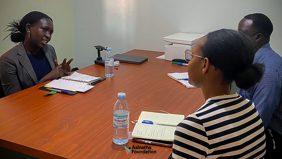 AsinathaF's tweet photo. Today, our CEO Ms. Margaret Adong met with the Co-Founders of @Tuyambestories .
At @AsinathaF , we believe stories drive accountability and amplify the voices of our beneficiaries.
We’re excited to partner with @Tuyambestories to document our journey and amplify community voices. https://t.co/AIspFzz84K