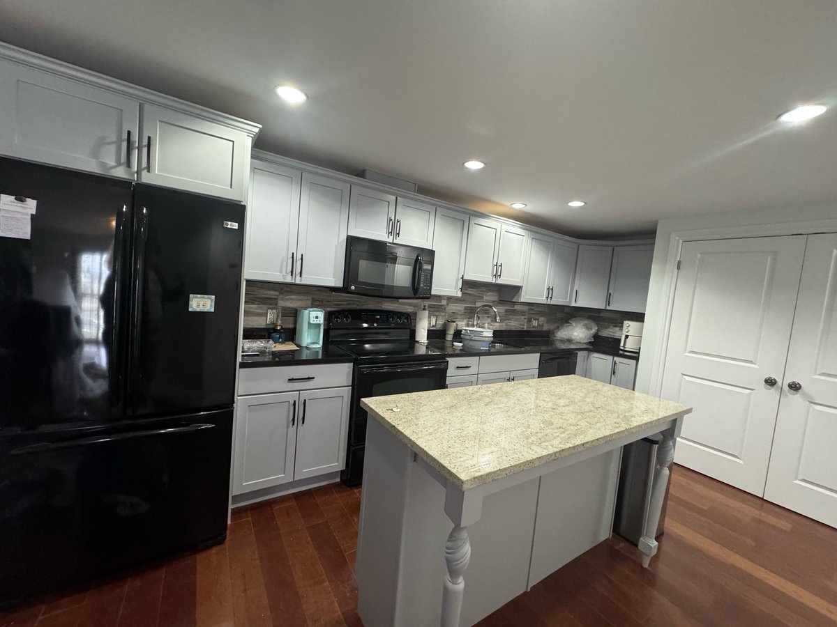 WePaintCabinets's tweet photo. Another stunning kitchen transformation by WePaintCabinets! 🖌️✨

This client was ready to say goodbye to the dark, moody look and hello to bright and airy vibes with BEHR “Tin Foil” 

Ready for your own kitchen refresh? DM us or visit https://t.co/Fn5zErIvDw for a free quote! https://t.co/Lj5PuDMAi3