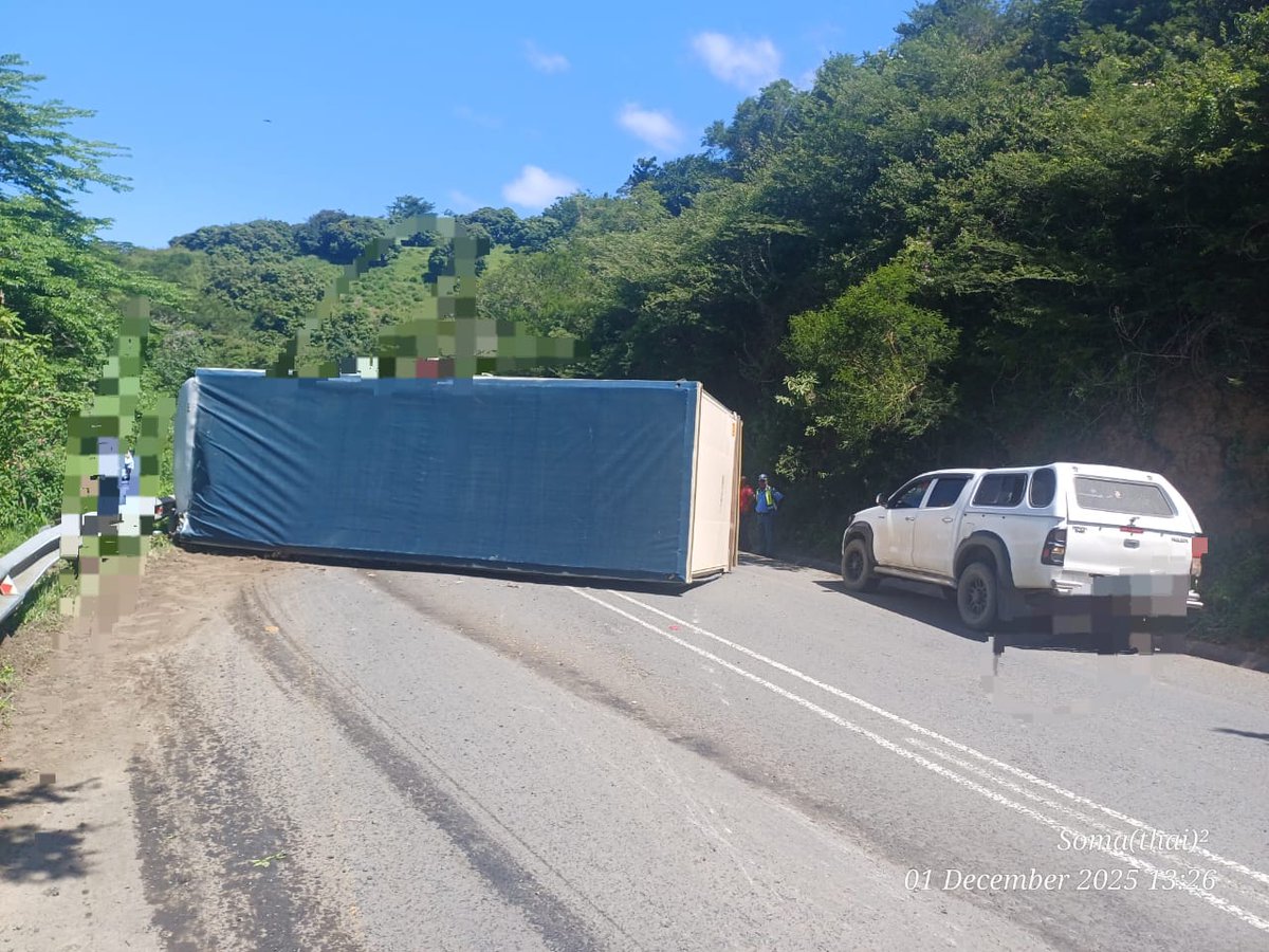 R61 Port St Johns towards Lusikisiki>truck overturned