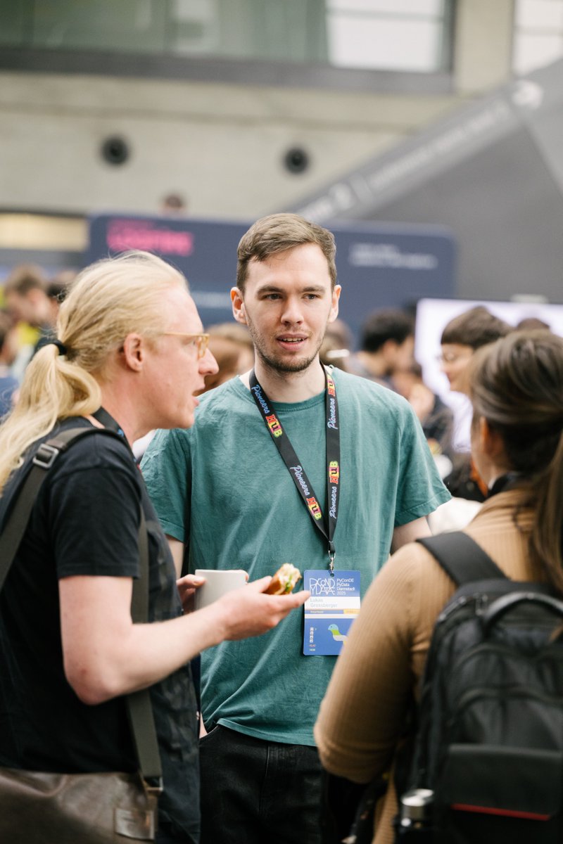 PyConDE's tweet image. Who will you meet at PyCon DE &amp;amp; PyData 2026? 🤝
This year: 25 % data scientists, 22 % software engineers, 10 % data engineers.
~45 % intermediate &amp;amp; ~40 % advanced professionals.
Join us in Darmstadt 14–16 Apr + Masterclasses on 17 Apr.
#PyConDE #PyData #Python #AI #Community