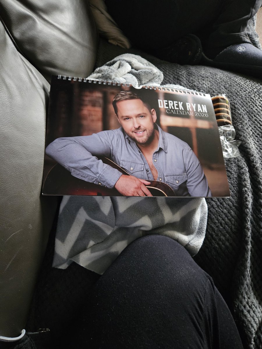 donna19782011's tweet photo. @derekryanmusic  you have arrived  no Manchester United calendar for my hubby this year it is my turn https://t.co/QcvHGOFSVr