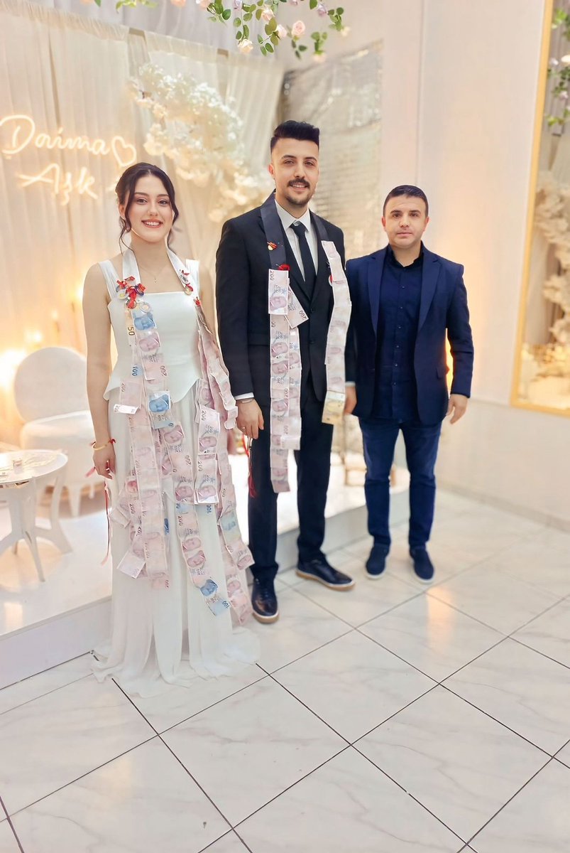 Selinnur ve Emre Can kardeşimizi 
RABBİM iki cihanda mutlu mesut etsin