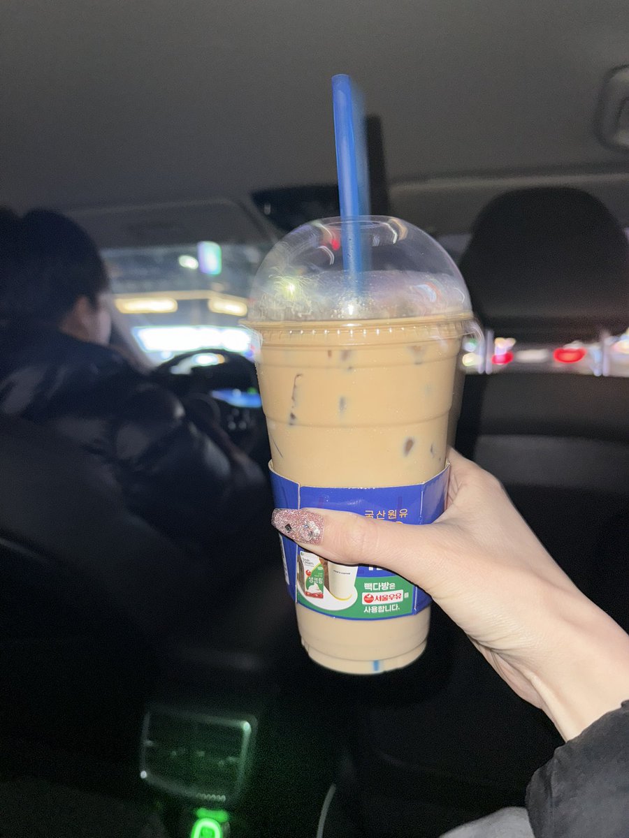 父がこんな感じだから
弟も毎回私のネール終わったら
カフェラテと一緒に迎に来てるww
家族は本当に大丈夫‼️