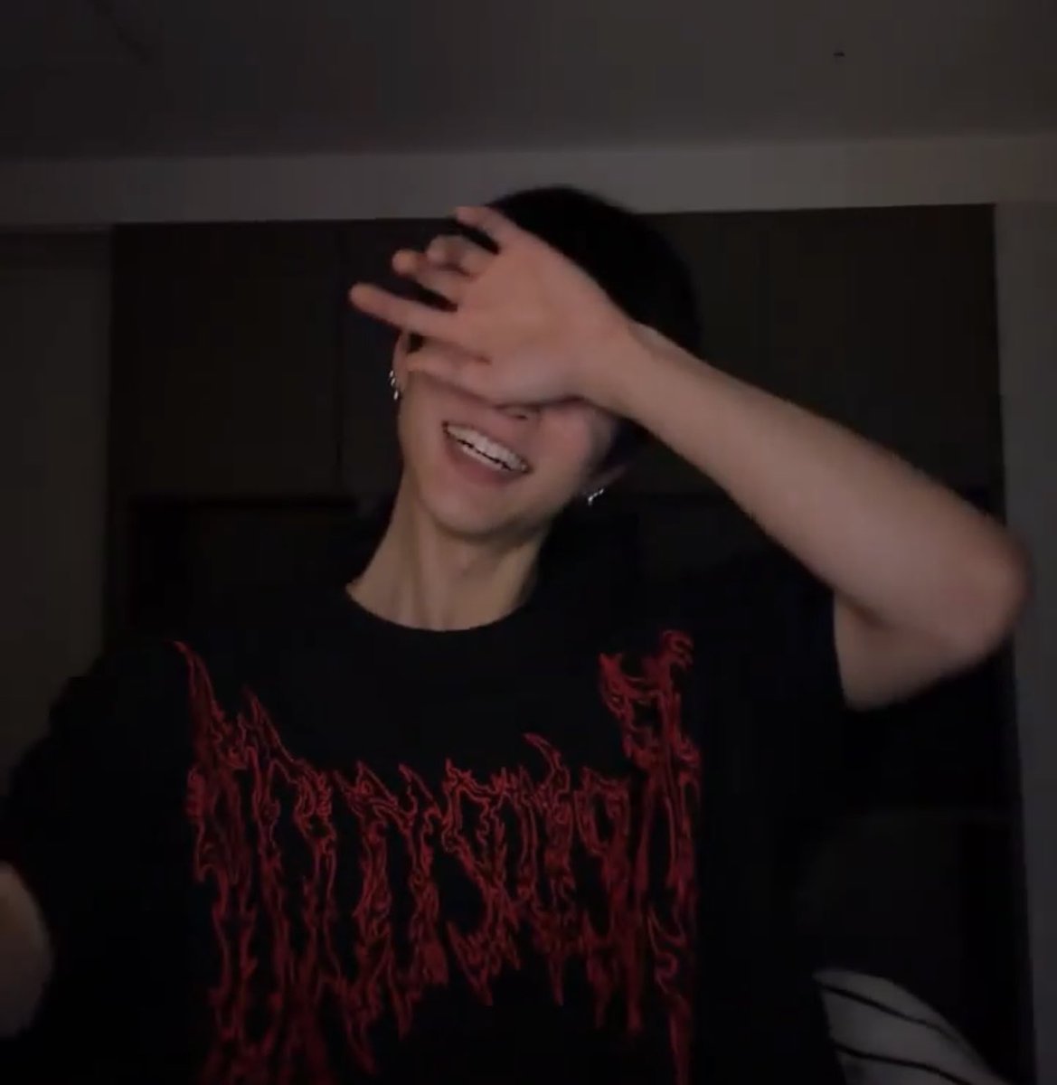 hongjjanu's tweet image. xnghan going viral again for multiple reasons life is beautiful