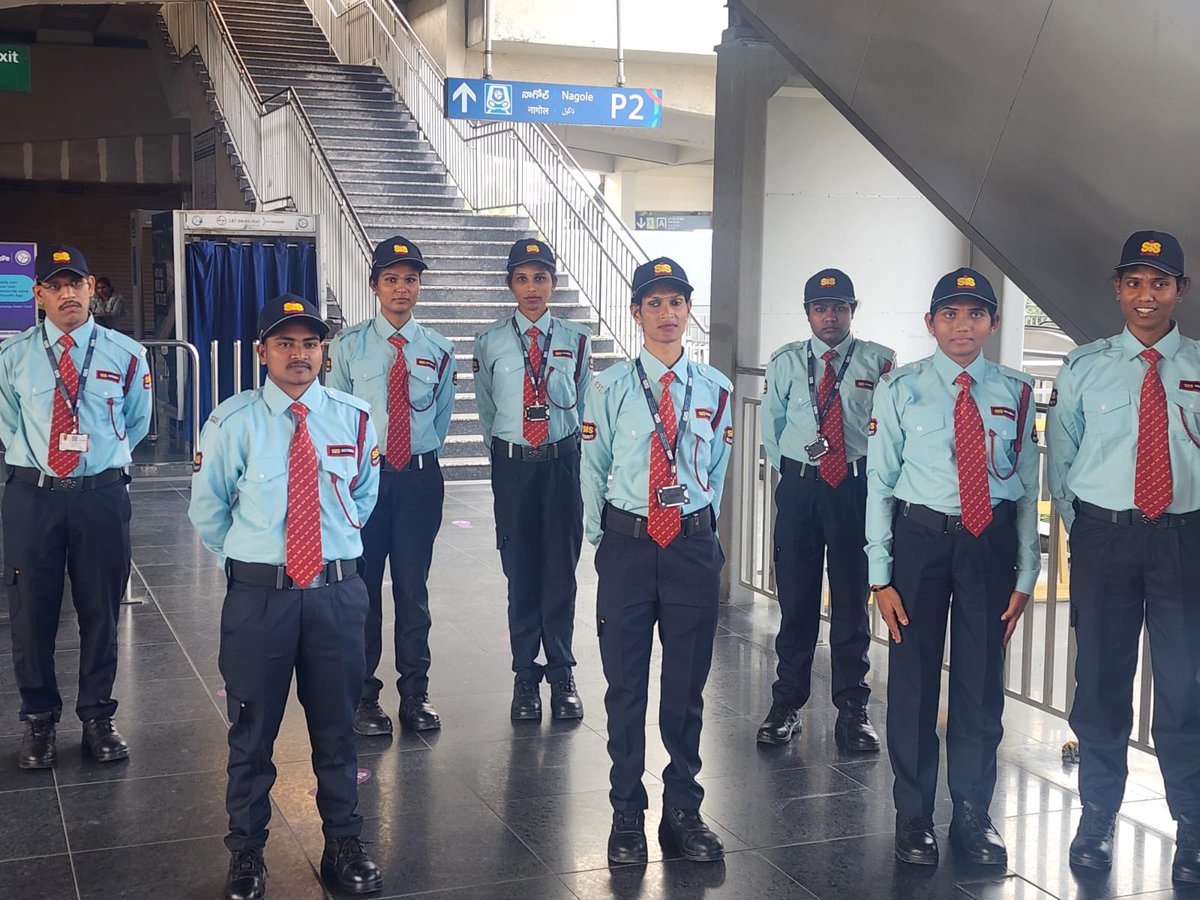 TheNaveena's tweet photo. Hyderabad Metro Rail has inducted 20 transgender personnel into its security team starting today.

They’ll support women’s safety, guide passengers, assist at baggage scanners, and strengthen security across key stations and trains. https://t.co/OykNSpNKrL