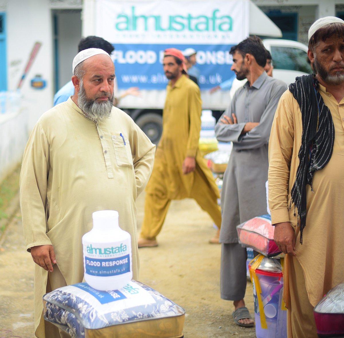 internatio67366's tweet image. As winter nears, the 2025 floods in Pakistan continue to affect lives. Many need warmth and shelter. Al Mustafa Trust is providing aid, but your help is crucial. Unite to offer hope. Contribute today. Donate today @ almustafa.uk
#SupportPakistan #FloodRelief