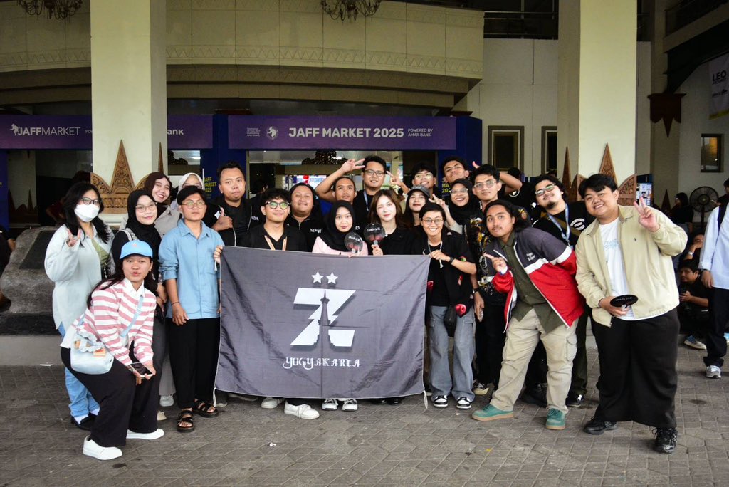 ZeeMotionYK's tweet image. Terimakasih untuk teman - teman yang sudah hadir dalam acara Meet &amp;amp; Greet dengan Zee Asadel dari &quot;Danur: The Last Chapter&quot; di JAFF Market 2025.

Semoga masih bisa bertemu lagi di lain kesempatan 🙌🏻.
@_zeeasadel 
@ZeeMotionID @MDPictures